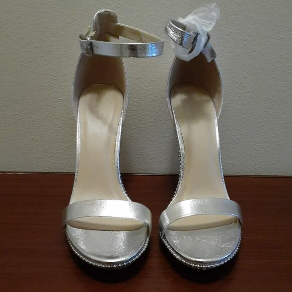 Charlotte Russe Women's Silver Heel Shoes - Picture 5 of 6